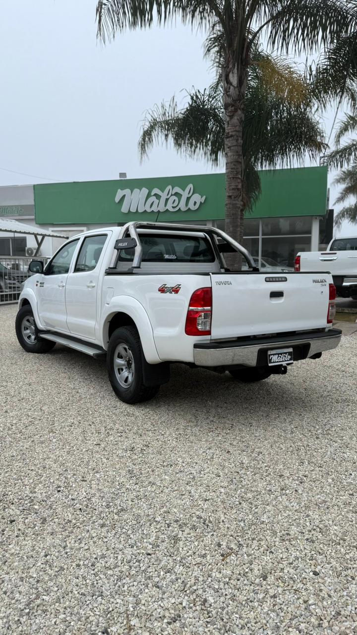 TOYOTA - HILUX  SR 3.0  4X4  TDI  - MANUAL  - 2014